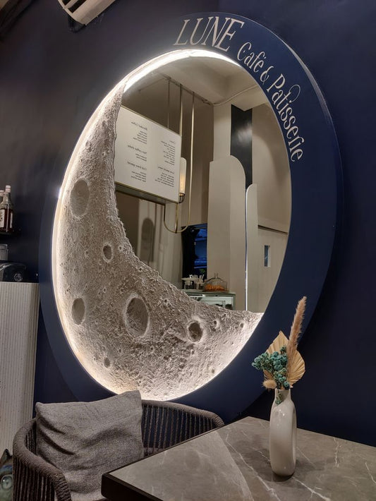 القمر المضيء مع المرأة| ضوء القمر مع مارا🌙